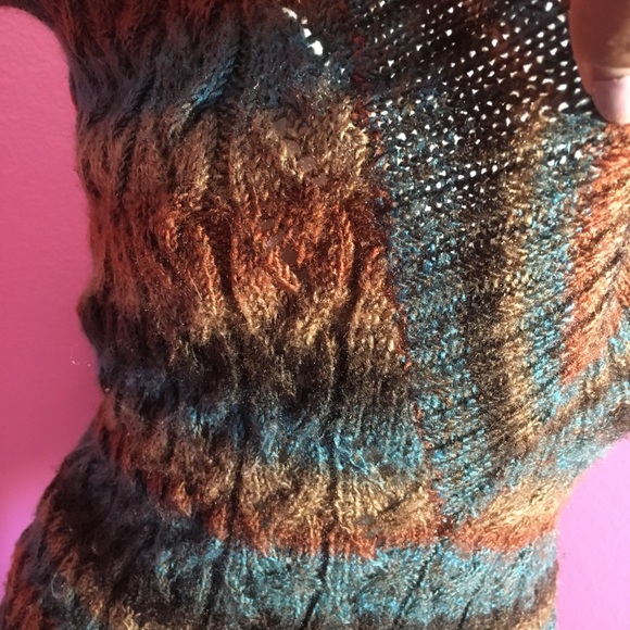 Multi Colored Breathable V-Neck Sweater - Picture 5 of 5